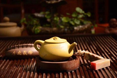 陶瓷与玻璃：现代与传统的养生茶杯