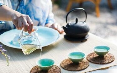 茶香钟鸣间，揭秘喝茶的神奇功效