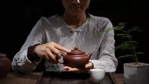 品茗乐趣：茶水中的养生秘诀