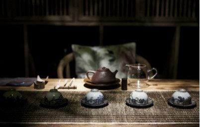 茶香四溢，搭配小食，品茗新体验